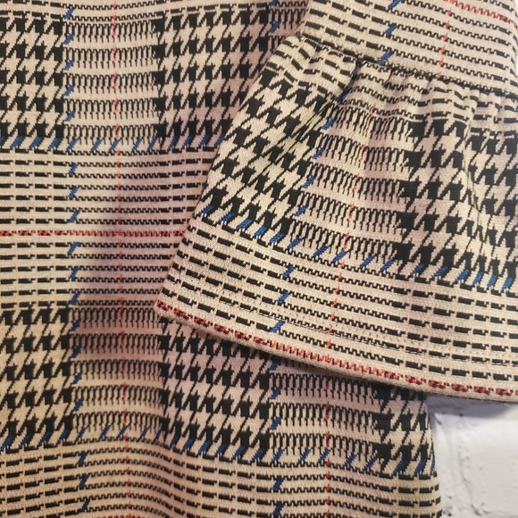 Plaid tan 3/4 sleeve shift dress. Mid thigh - Picture 10 of 11